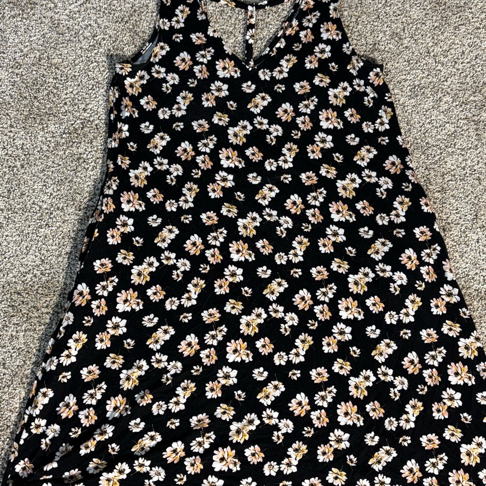 Womens Floral Patterned Dress in Black, White, and Yellow.